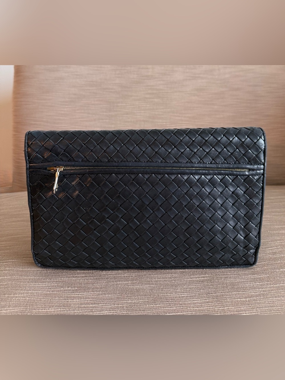 Bottega Veneta Black Intrecciato Leather Clutch. A Find In Immaculate Condition - Picture 3 of 9